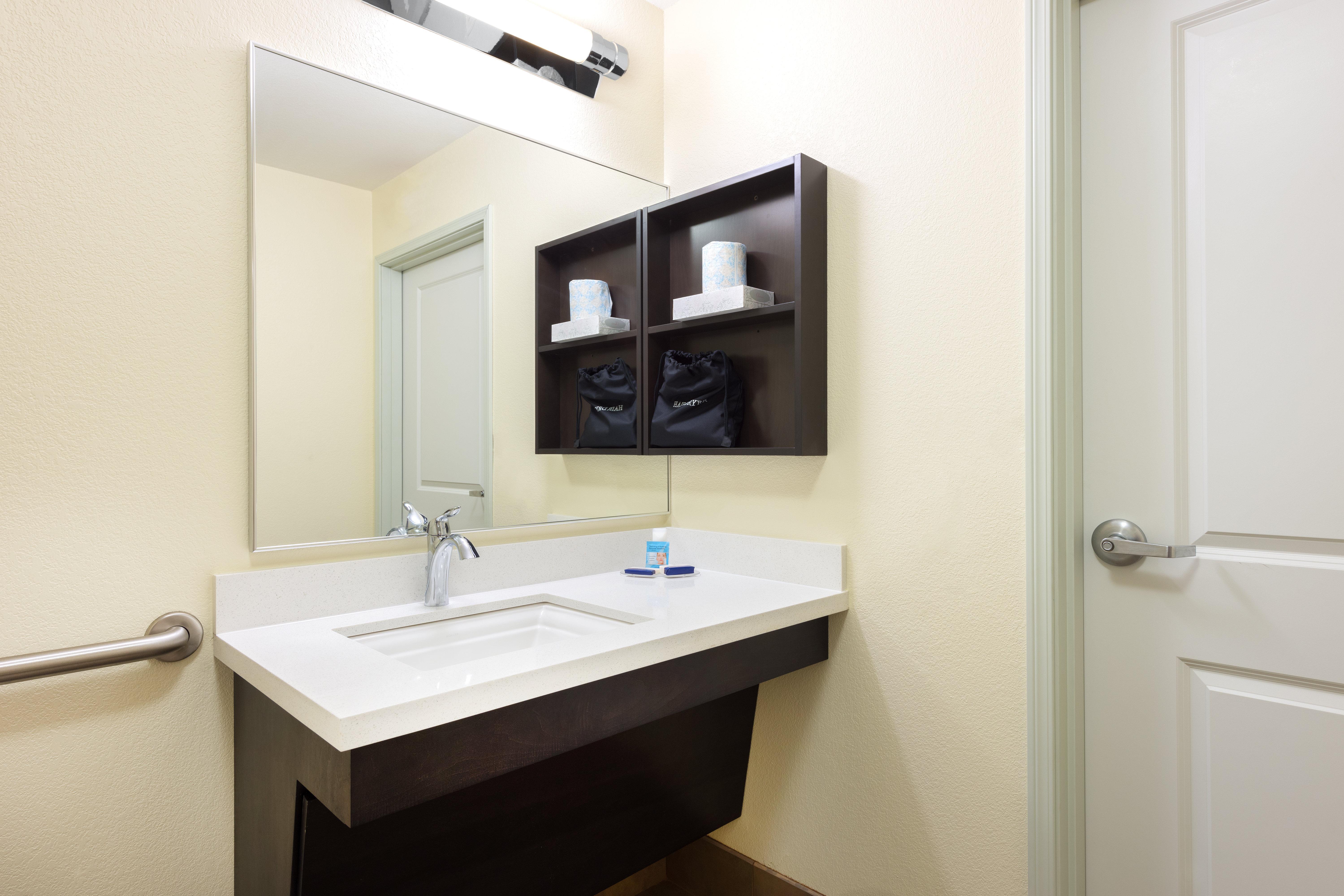 Candlewood Suites Columbia Hwy 63 & I-70 By Ihg Екстериор снимка
