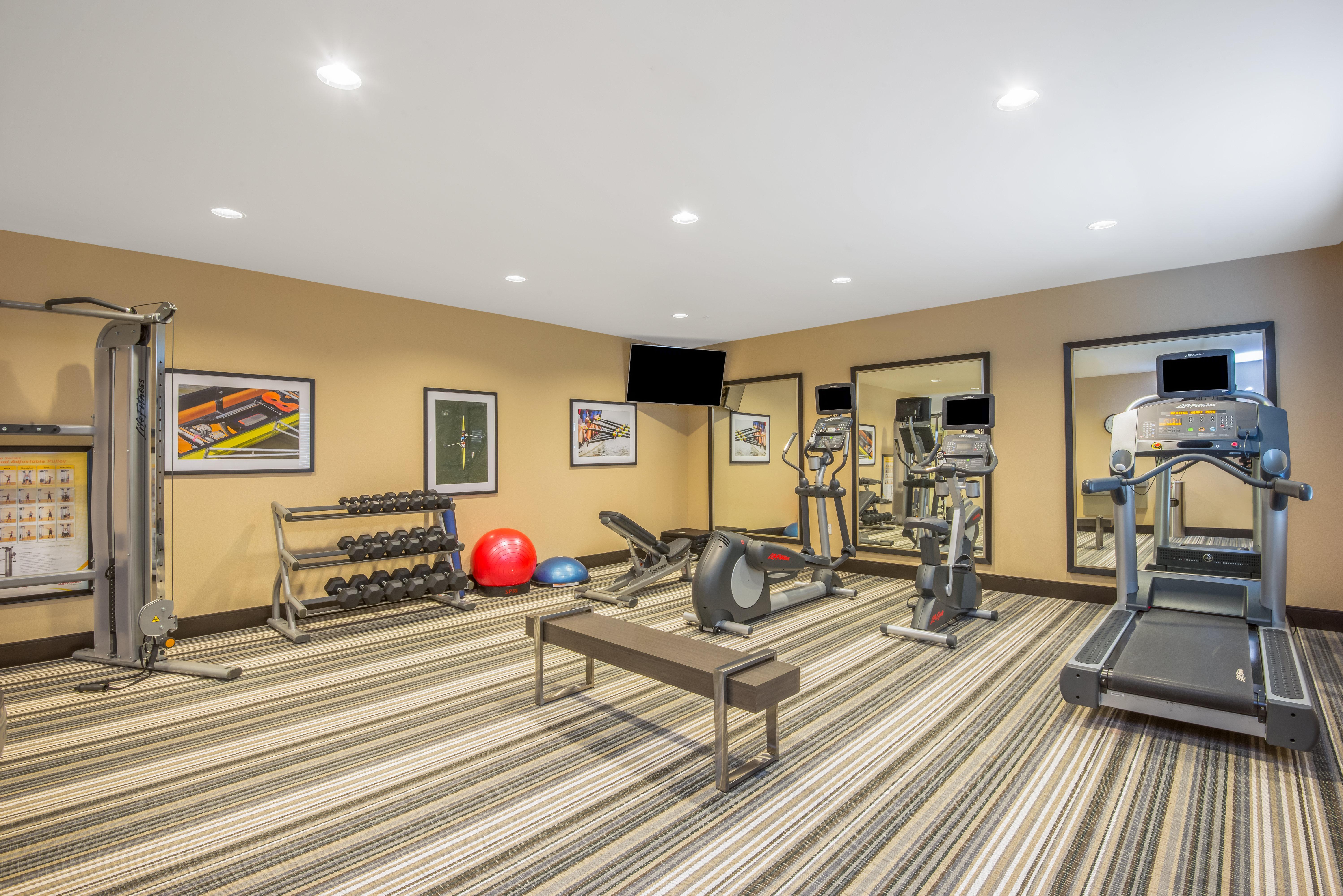 Candlewood Suites Columbia Hwy 63 & I-70 By Ihg Екстериор снимка