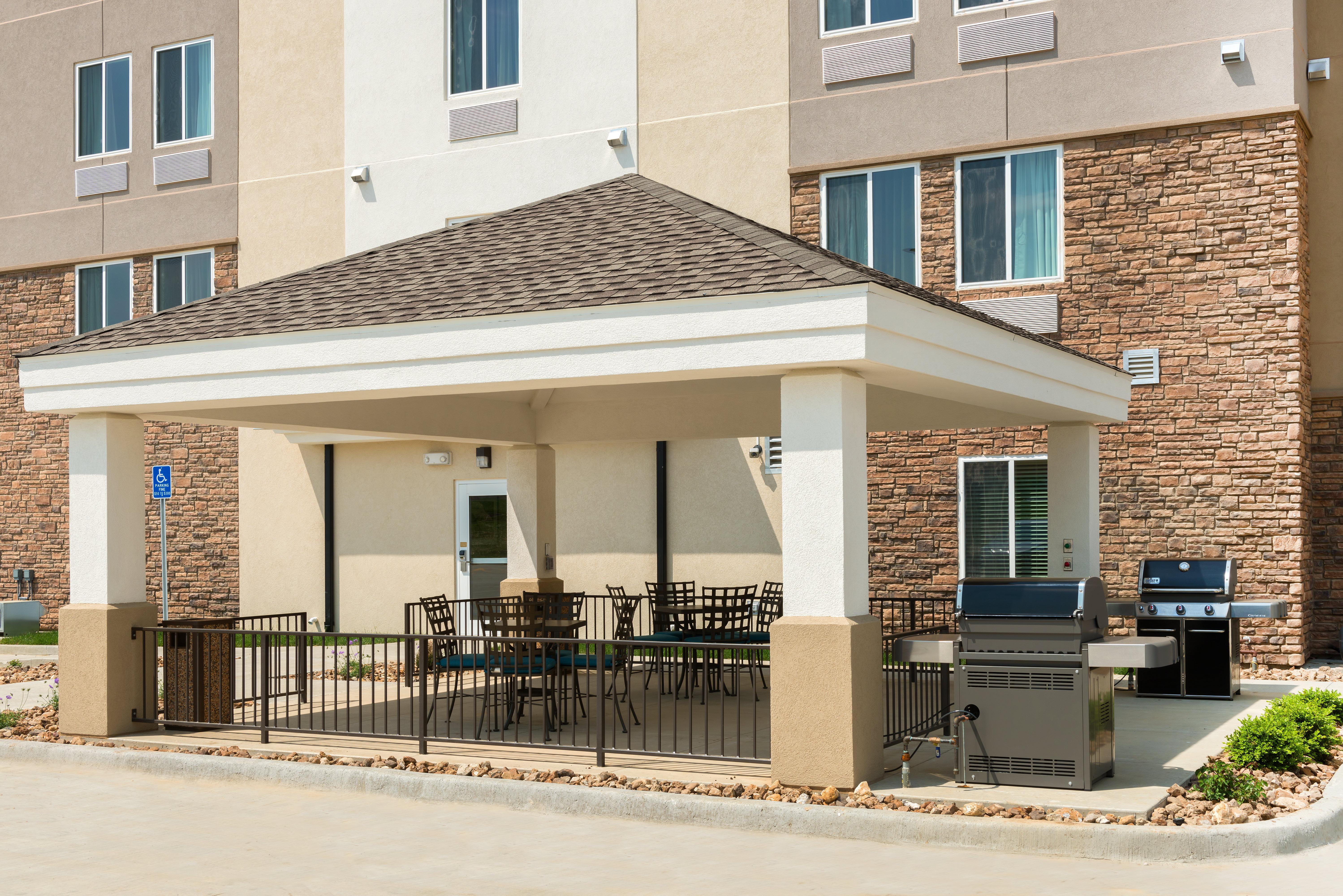 Candlewood Suites Columbia Hwy 63 & I-70 By Ihg Екстериор снимка