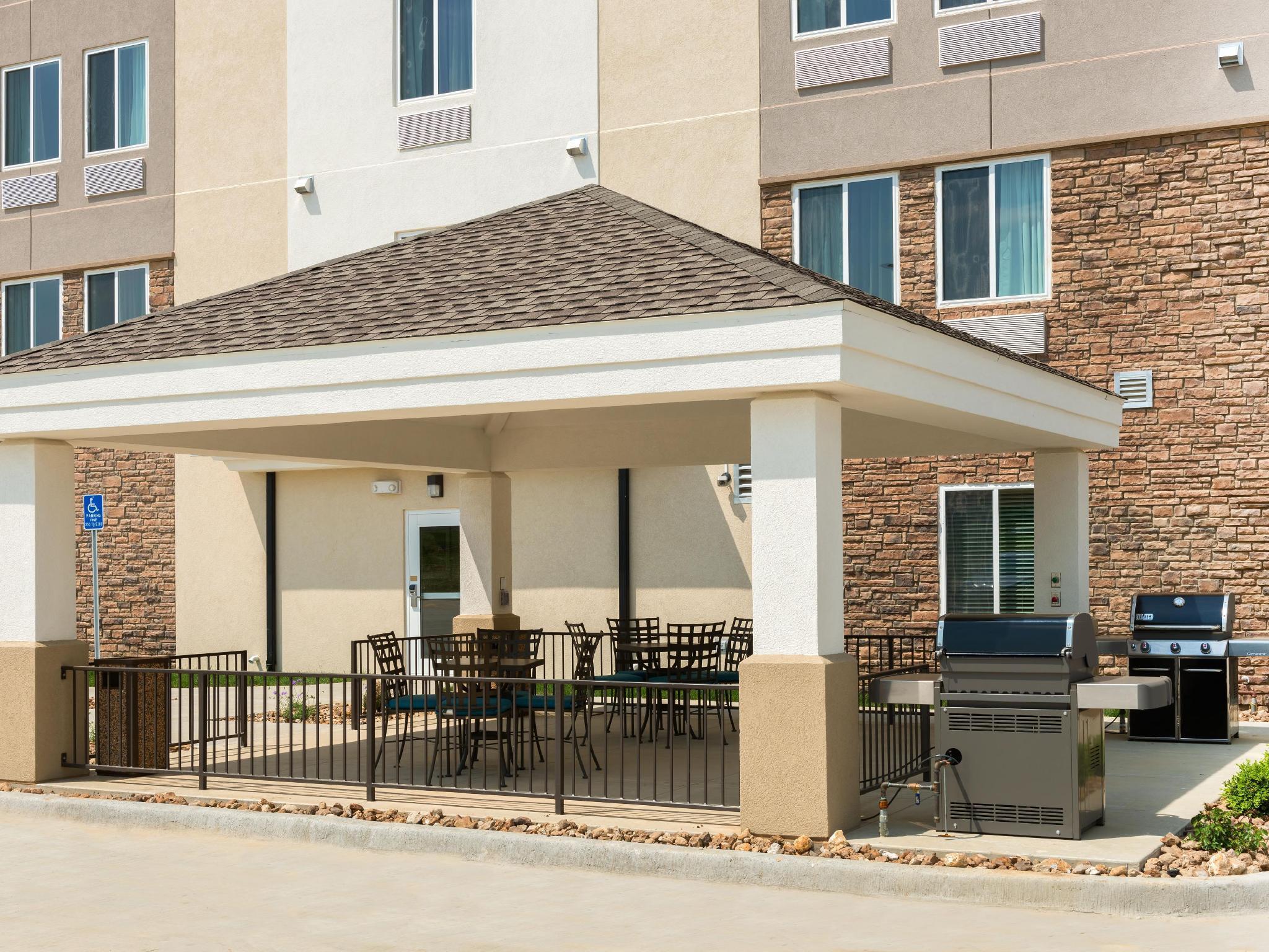 Candlewood Suites Columbia Hwy 63 & I-70 By Ihg Екстериор снимка